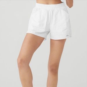 ALO YOGA ALUMNI SHORT WHITE
